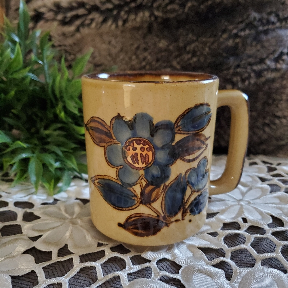 VINTAGE | Hand Painted Floral Ceramic Mug